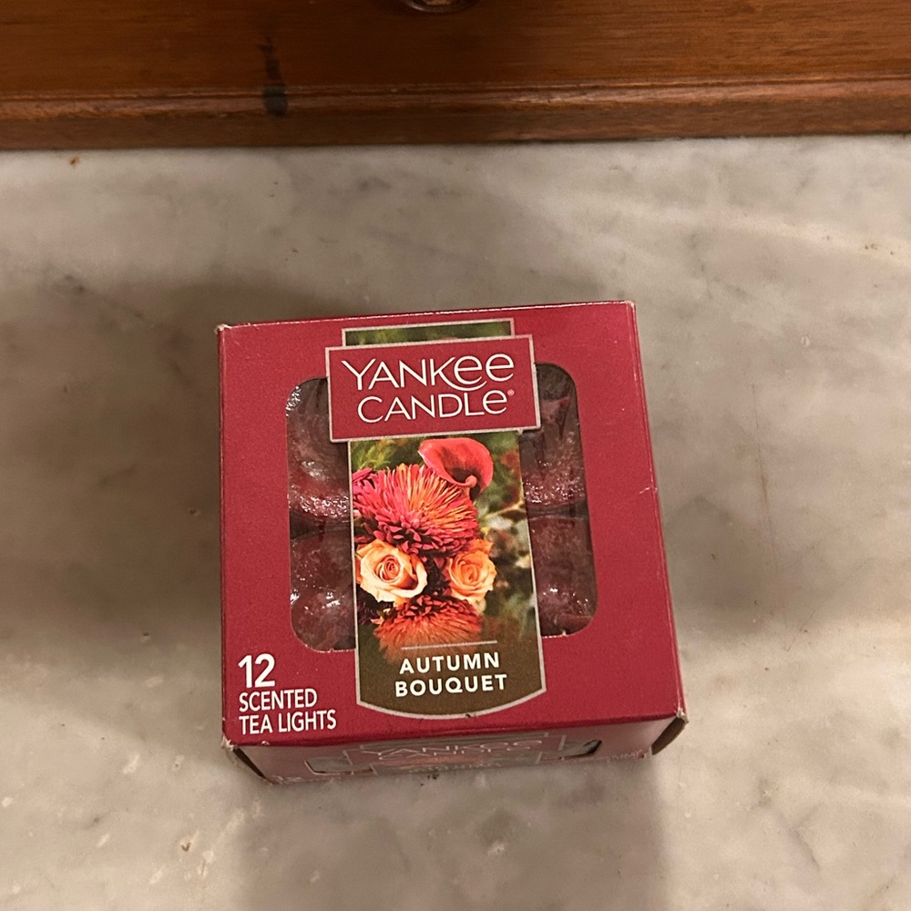 Yankee Candle Autumn Bouquet Tea Lights (Pack of 12)